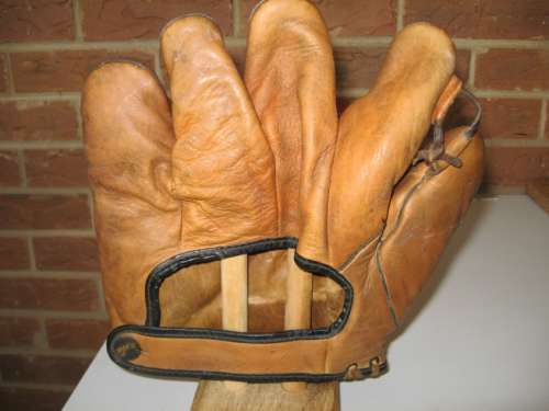 Adolph Luque JC Higgins 1695 Back